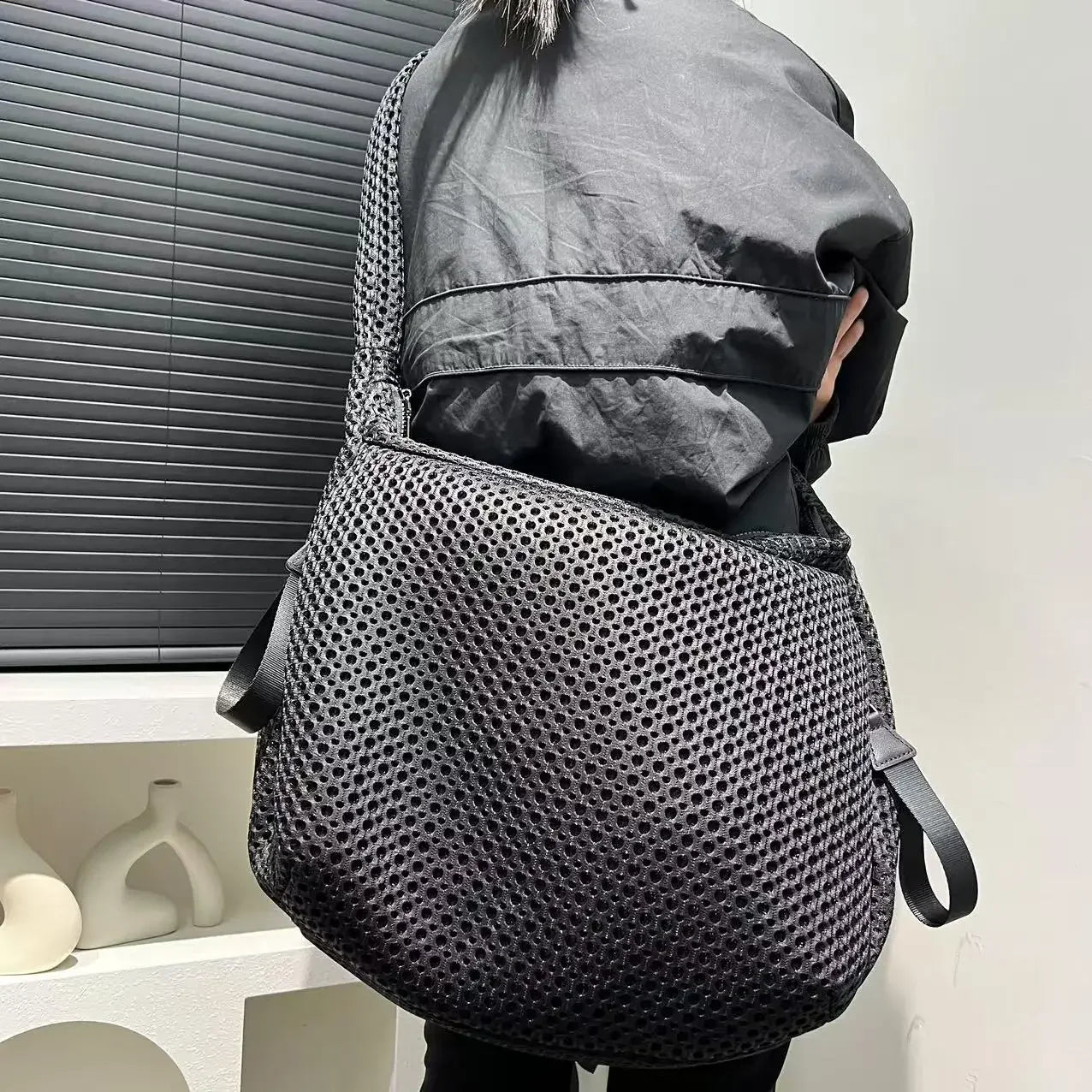 Ladies' fashionable mesh nylon lightweight diagonal cross bag with large capacity stitching casual shoulder bag