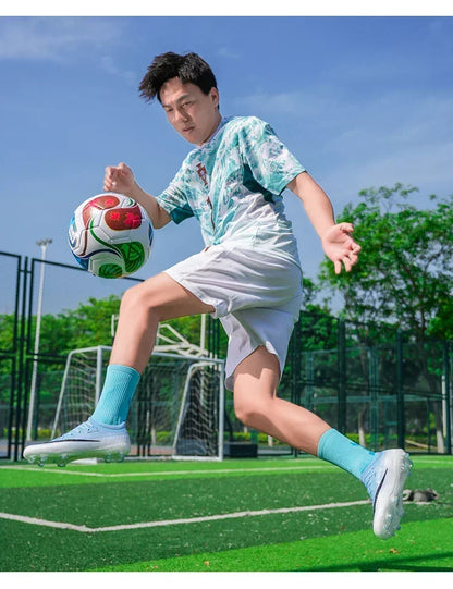 New Men Football Boots Futsal Cleats Unisex Soccer Shoes Hot Sale High-quality Professional Women Ultralight TF/FG Sneakers