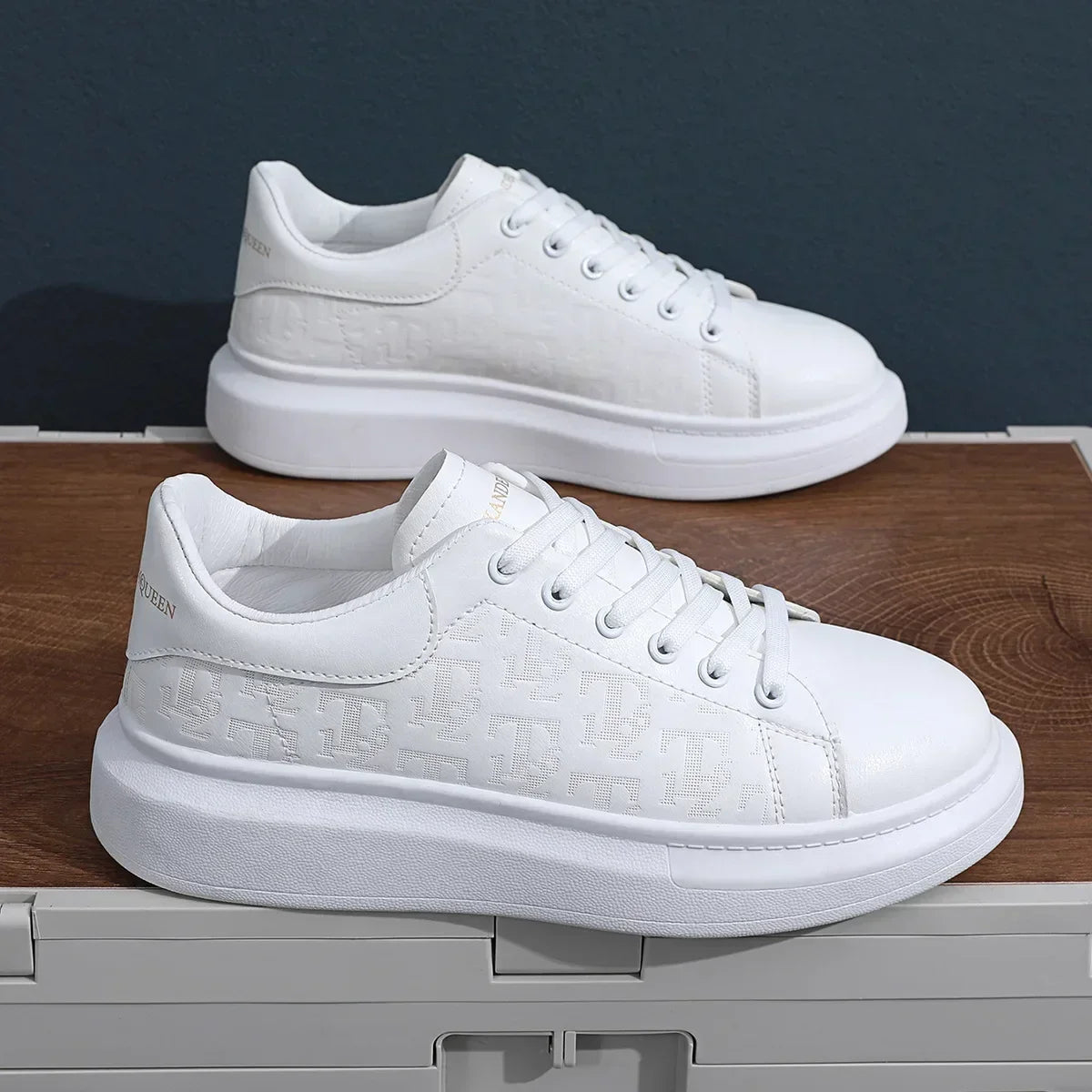 2025 New Men's Shoes Spring and Autumn Flat-soled Casual Leather Shoes Sports Shoes Black and White Men's Thick-soled Breathable