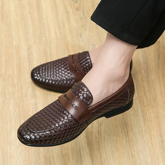 Sapatos masculinos de couro slip-on loafers, estilo europeu, marca de moda de estação, luxuosos, xadrez clássico, sapatos de couro pequenos