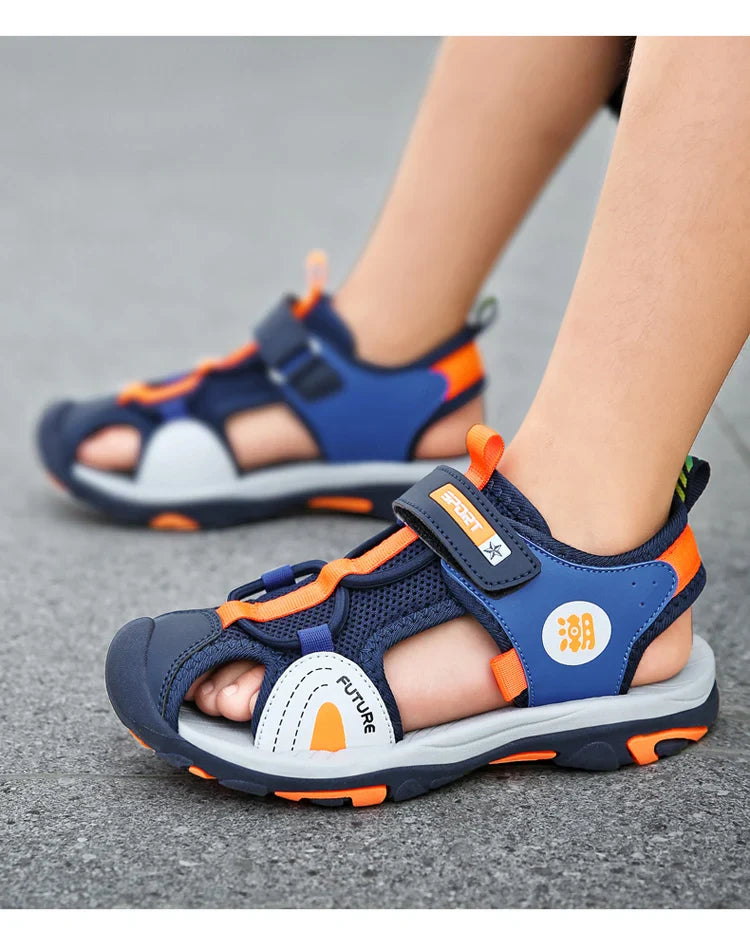 A pair of children's summer toe-covering sports sandals, wear-resistant outdoor beach shoes, size 28-39，MQ-9019