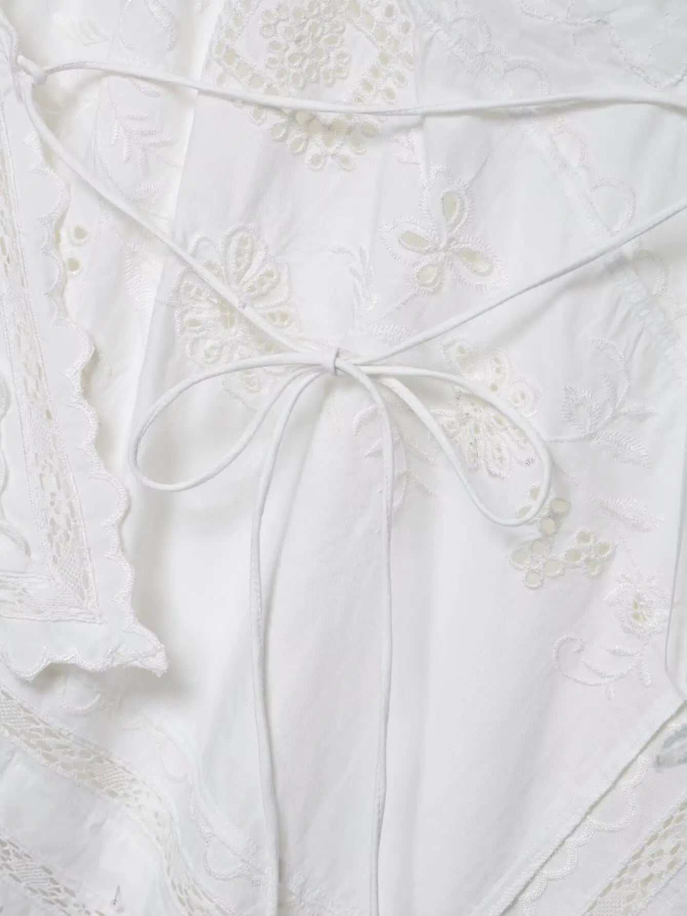 New Women Embroidery Halter Fashion Elegant Crop Tie Top Woman 2025 Sleeveless Backless Short Tops Women Sexy Elegant Party Top