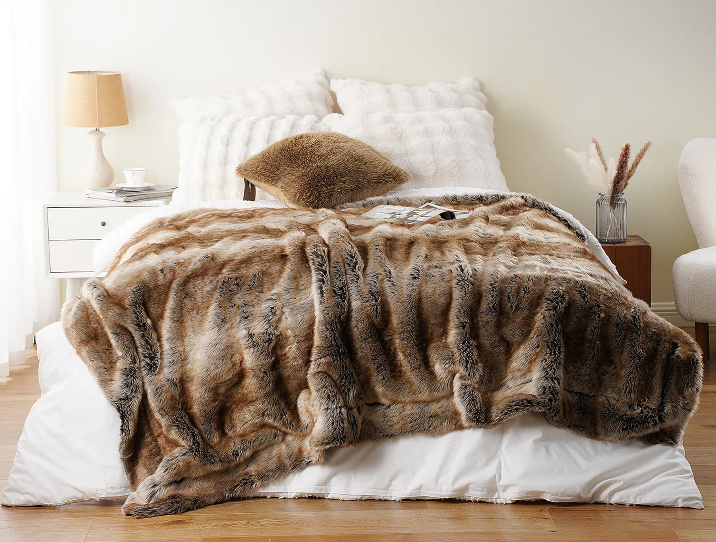Faux Fur Blanket Luxury Fluffy Plaid Throw Blanket Winter Thick Warm Sofa Blanket Plush Fur Throws for Bed Bedroom Decor