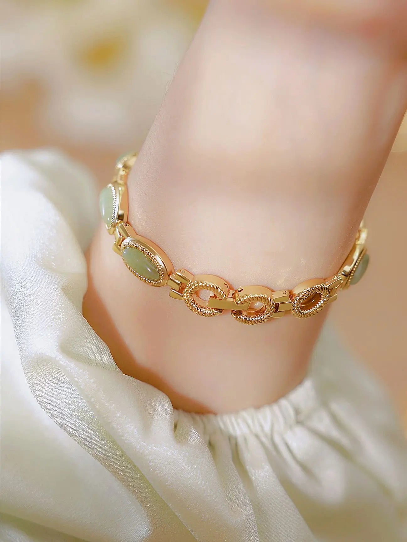 Women's Watch Ladies Bracelet Luxury Brand Waterproof Retro Natural Dongling Stone Hotan Jade Advanced Chain Watches Gift