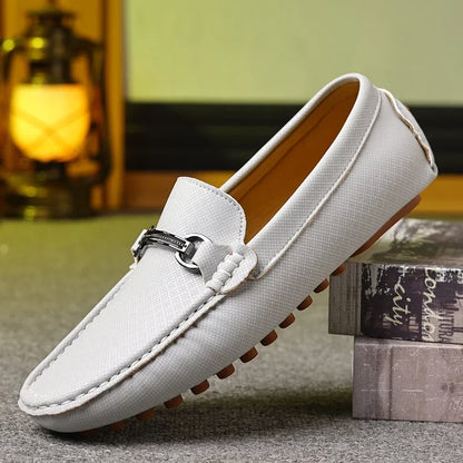 Sapatos de Couro Fashion Sapatos de Negócios Mocassins Pretos Leves Slip On para Homens Sapatos de Couro Elegantes Casuais para Festa e Casamento