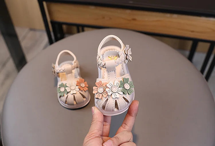 Girls Summer Fashion Light Hollow Breathable Sandals Toe Anti Kick Children Princess Shoes Toddler Toe Flower Toddler Shoes