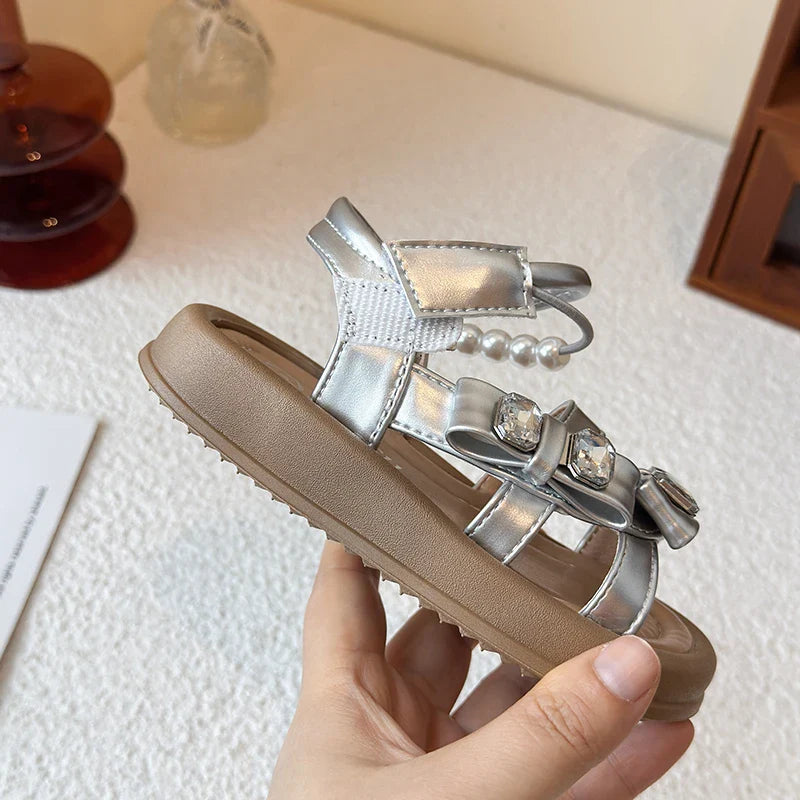 Girls' rhinestone sandals 2025 Summer New children's perforated breathable princess shoes Girls' soft-soled beach shoes