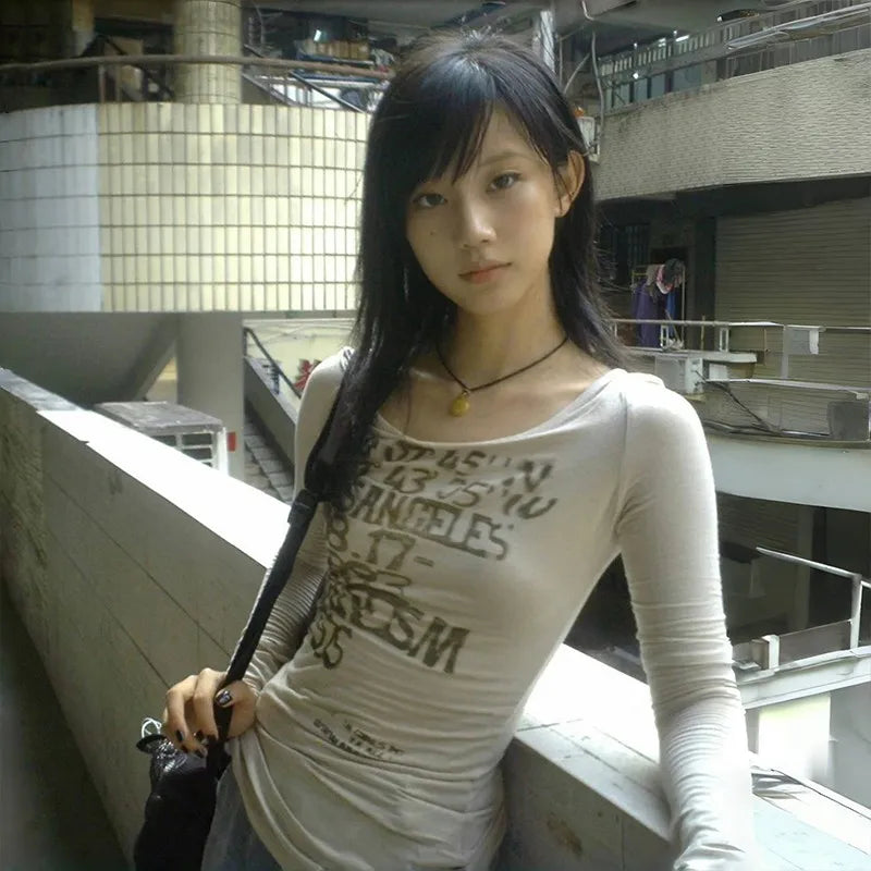 Karrram Camiseta Japonesa Y2k com Estampa de Letras Trashy Estilo Anos 2000 Blusas Caneladas de Manga Comprida Vintage Harajuku Streetwear Retrô Americano