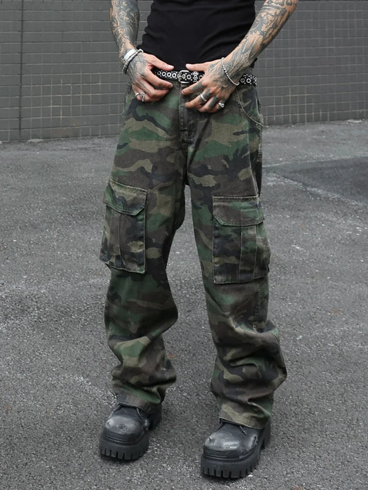 Men's camouflage utility jeans. Multi-pocket design. Stylish and trendy. Loose fit.