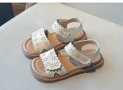 Fashionable Girls Sandals Summer Hollow-out Flowers Princess Sandal 1-6 Years Old Student Outside Wearing Versatile Shoes I03023