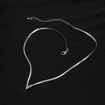 Fashion Simple Flat Snake Clavicle Chain Necklace Men Creative V Shape Pendant Choker Party Jewelry Accessories Gifts