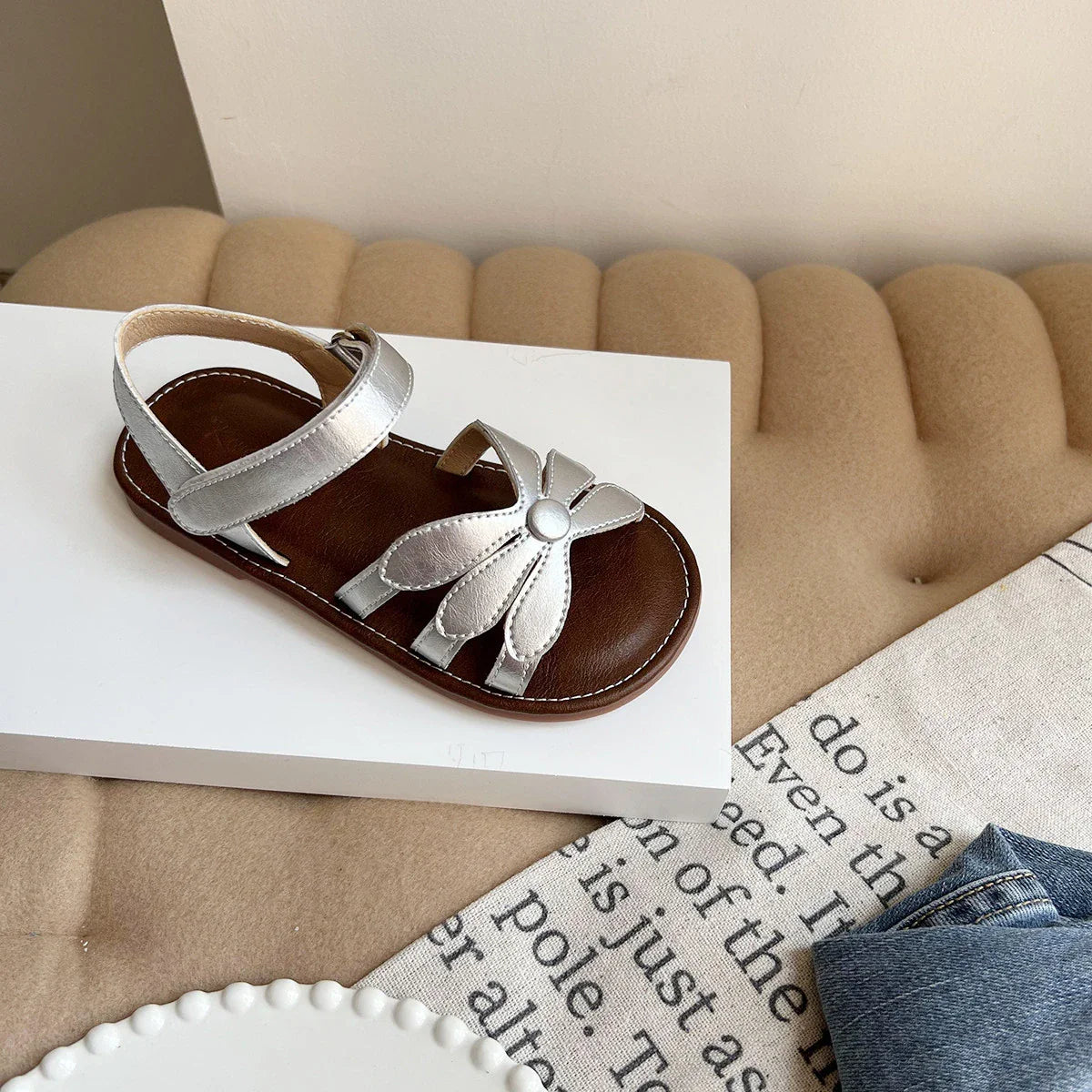 Girl's Sandals Hollow-out Solid Fashion Color Flower Leather Kids Sliders Open Toe Light Sweet Hook-loop Summer Children Shoe