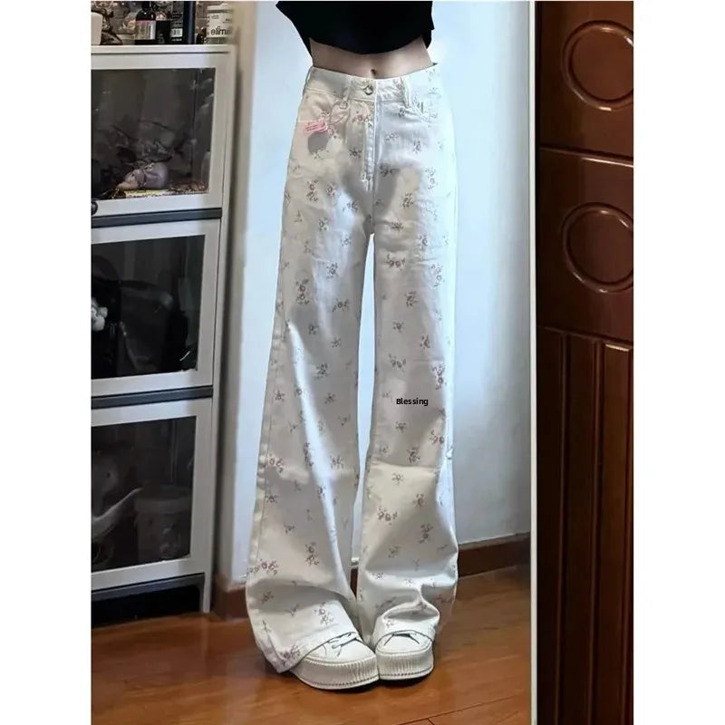 Calça Jeans Branca Reta com Estampa Floral