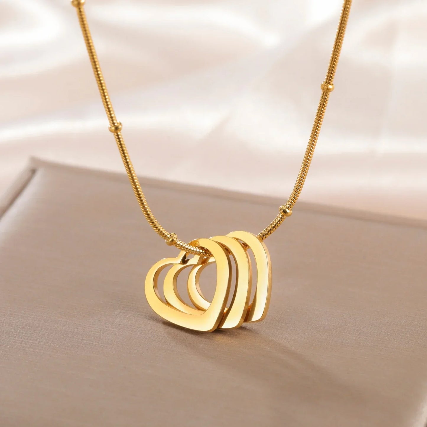 Family Name Necklace With 1-4 Hearts for Mother Custom Mother's Day and Valentine's Day Gift