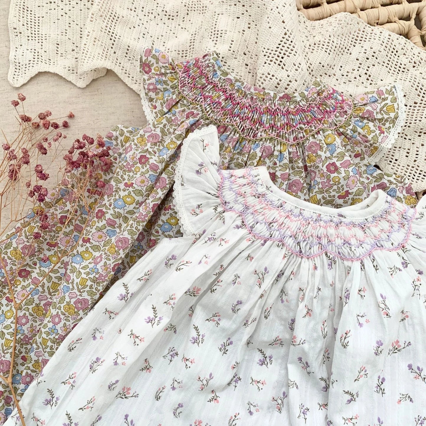 Smocked Ruffles Lace Girls Beach Dress Summer Soft Breathable Toddler Girls Clothing Children Holiday A-Line Dress Vestidos 2024
