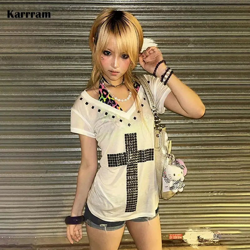 Karrram Camiseta Japonesa Y2k com Estampa de Cruz Metálica Vintage Harajuku Manga Curta Translúcida Tops Trashy Anos 2000 Gola V Streetwear Grunge