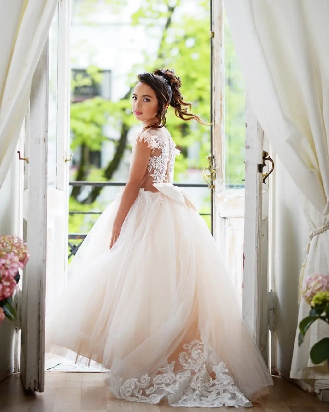 Communion Girl Dress Lace Appqulies Bodice Floor-length Skirt Puffy Dress with Long Train Formal Party Toddler Clothe