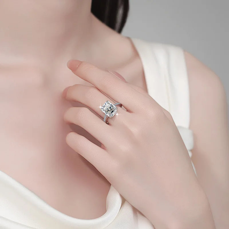 Luxury Radiant Cut PT950 Platinum 5CT Moissanite Band Women's Elegant Sparkling High-End Engagement Ring