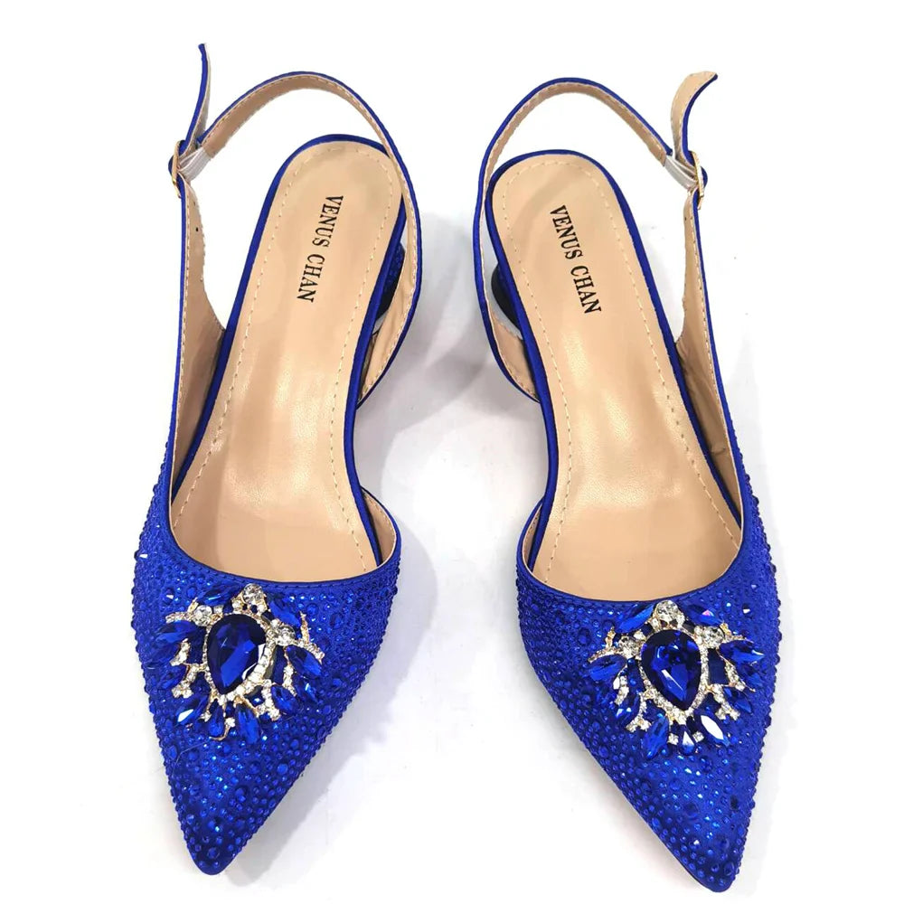Sandálias Azul Royal Femininas Scarpin de Luxo Salto Médio Design de Strass Sapatos e Bolsas para Festa