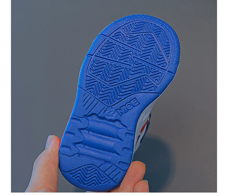 Children's basketball shoes are soft and fashionable