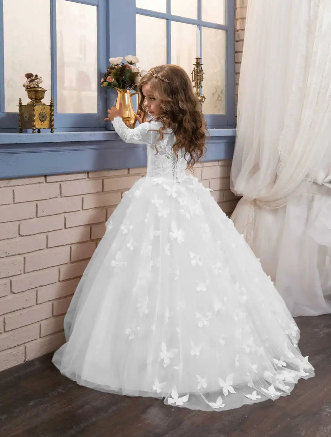 Elegant and lovely butterfly floor mopping flower girl wedding dress, lace long sleeved ball dress