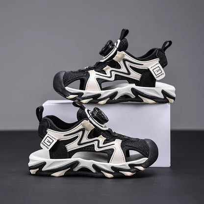 A pair of children's closed-toe sandals with quick-lock closure non-slip thick sole for daily and outdoor use DEH-D2508