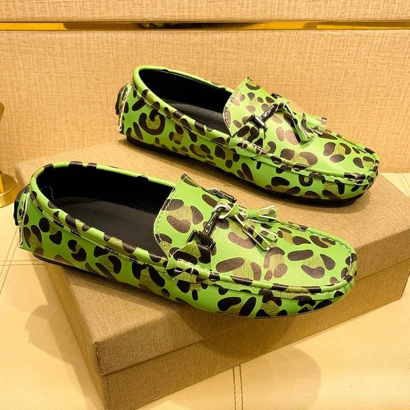 Sapatos Casuais Masculinos de Couro com Estampa de Leopardo Vermelho, Loafers Designer com Borlas, Sapatos Masculinos Confortáveis Slip-on, Sapatos de Condução Masculinos Tamanho Grande 48