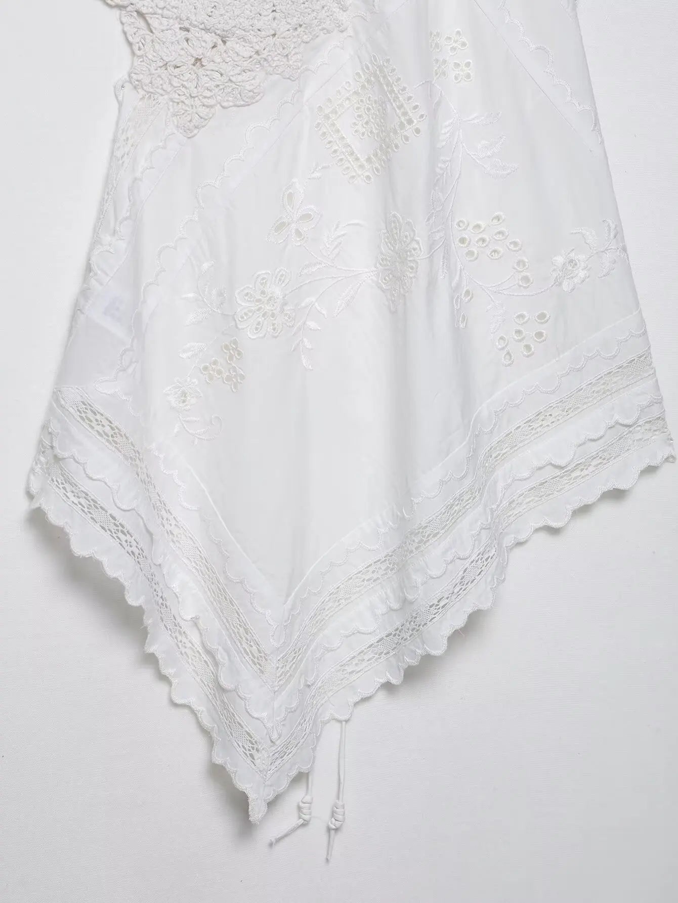 New Women Embroidery Halter Fashion Elegant Crop Tie Top Woman 2025 Sleeveless Backless Short Tops Women Sexy Elegant Party Top