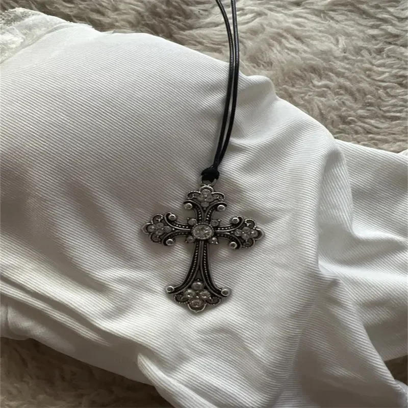 Large Detailed Rhinestone Cross Choker Spiral Hippie Necklace Goth Punk Women Fashion Statement Crucifix Charm Jewelry Gift