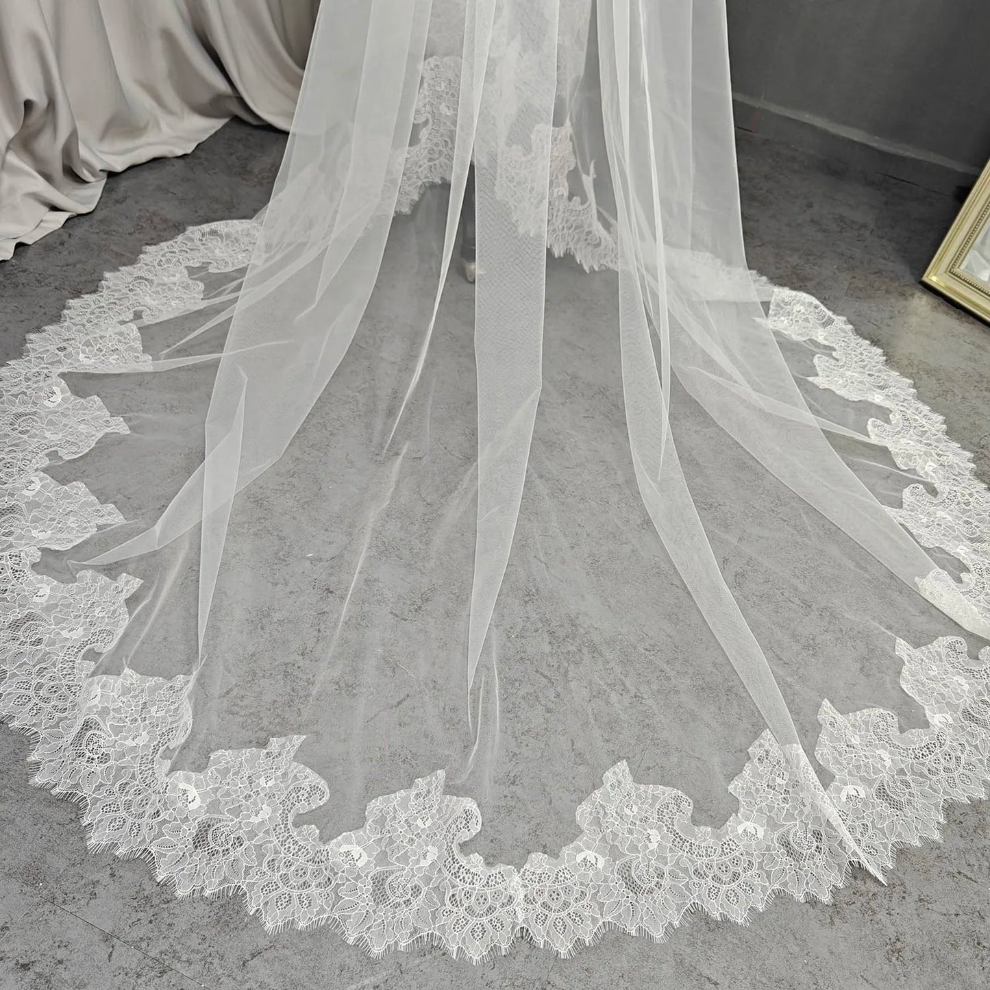 Customized Elegant Eyelash Lace Edge 2 Layers Wedding Veil with Blusher 2.5m/3m/3.5m Long Bridal Veil Wedding Accessories