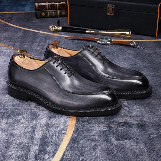 Elegant genuine leather British style toe shoes, men's shoes with carved red soles, business shoes, men's formal wedding dresses
