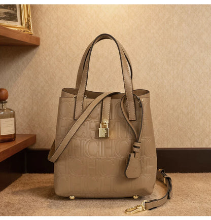 Embossed Ladies Crossbody Bag Letter Printing Design Ladies Handbag Large Capacity Tote Bag Elegant Temperament Ladies Should