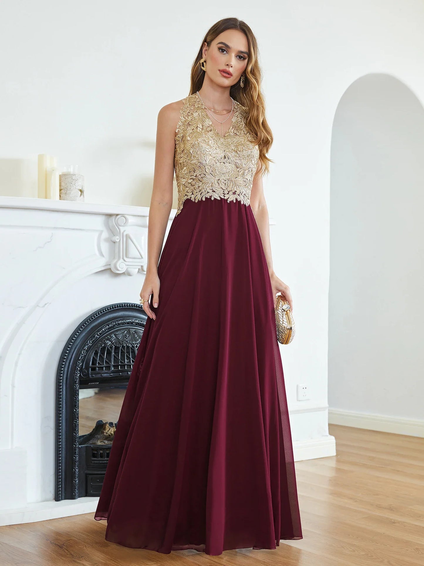 Elegant Long Prom Dresses Patchwork A-Line Evening Dress Chiffon Embroidery Appliques V-Neck Halter Illusion Back Party Gowns