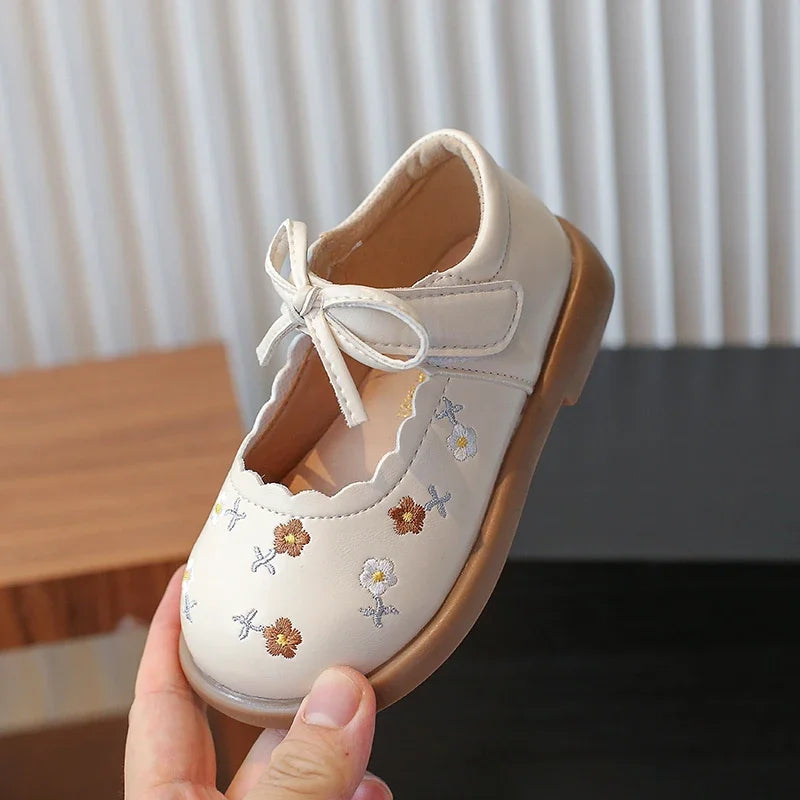 Spring Autumn Girls Soft Leather Shoes Embroidery Flower Princess Sweet Kids National Style Children Flat Mary Janes Dress Shoes