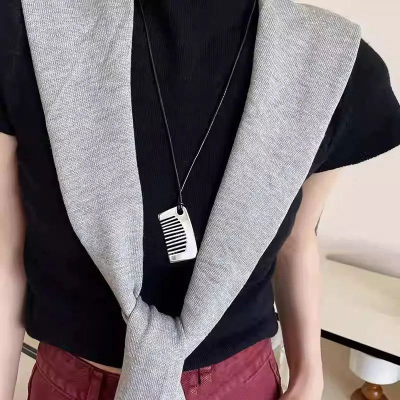 Personality Temperament Comb Pendant Necklace for Women 2024 Trend New Delicate Design Jewelry Fashion Accessories