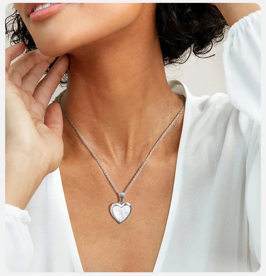 Women Locket Necklaces, Openable Heart Pendants, Stainless Steel Shell Photo Frame Necklace
