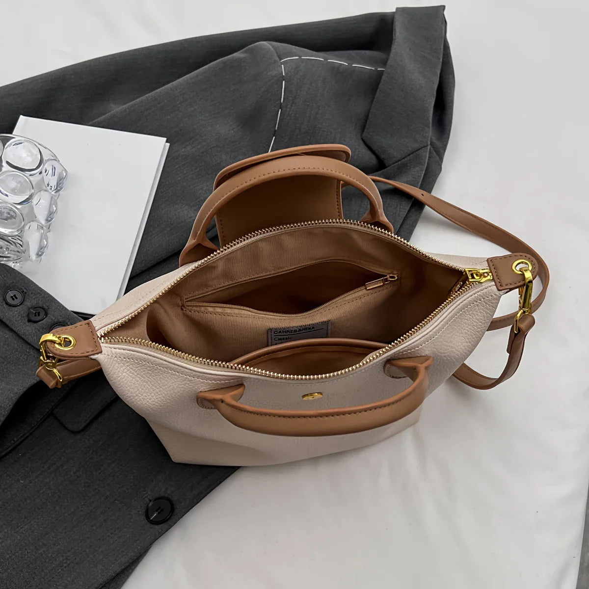 Classic fashion simple messenger bag, elegant temperament, multifunctional, high-value contrast color shoulder bag