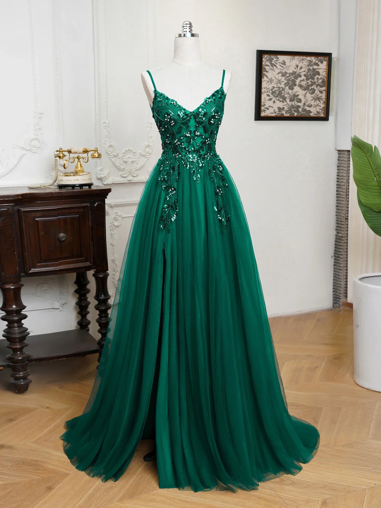 Sexy Maxi Train Evening Dresses Spaghetti Straps V-Neck Sequin Appliques Backless Prom Dress Tulle A-Line High Split Sling Gowns