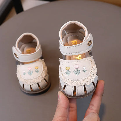 Platform Sandals Retro Children's Shoes Fashion Flroal Sandals for Baby Girl Beach Shoes Beautiful School Kids Shoe Girls H06019