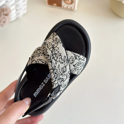 2026 Girls' Sandals Summer New Korean Version Little Girls All Design Sense Cross Strap Beach Sandals Comfort Daily Kids Sandals