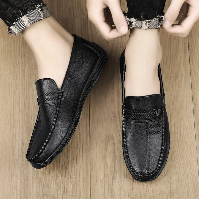 Sapatos Casuais de Couro Masculino Fashion Slip on Italiano Mocassins Formais Marca de Luxo Confortáveis Mocassins Masculinos Sapatos Masculinos Macios para Dirigir
