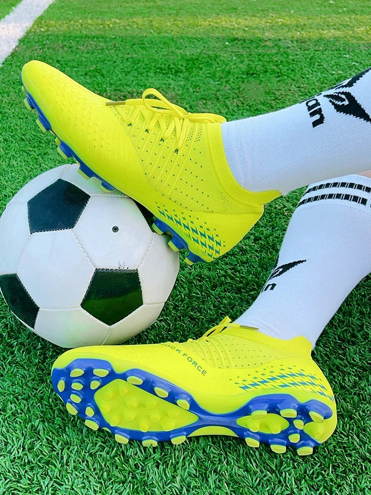 Spiked Comfortable Breathable Competition Soccer Cleats for Training and Matches