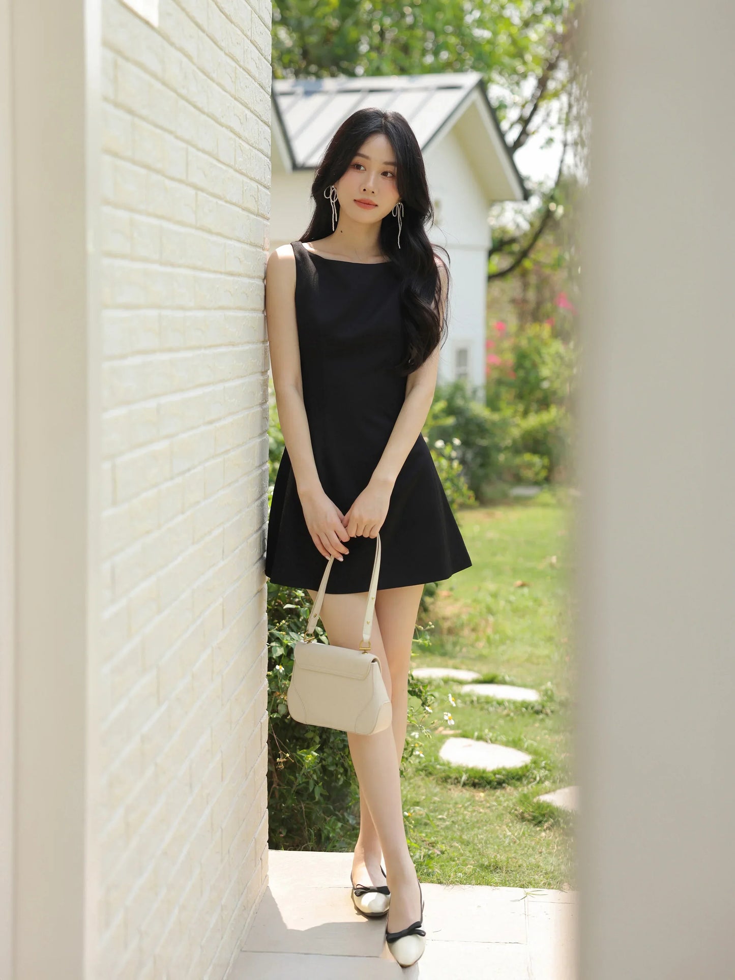 French Black Sleeveless Mini Dress Women Summer Slim Fit A-Line One-Shoulder Strap Dress Petite Elegant Casual Vacation Outfit